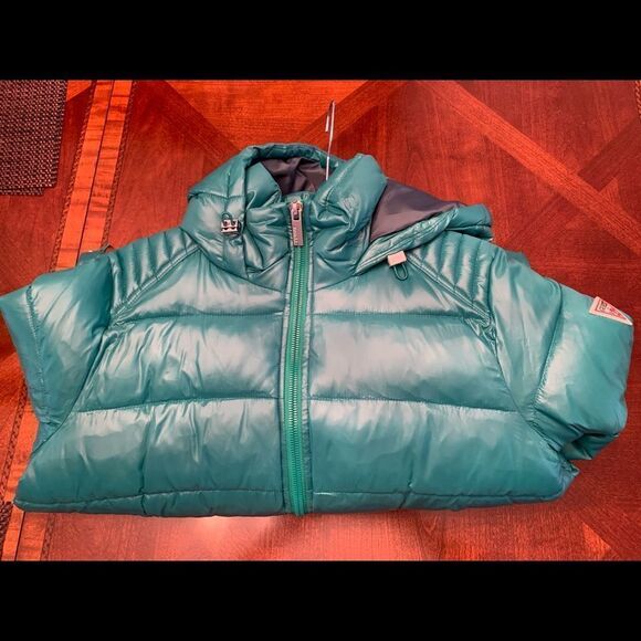 Guess Kelly Green shine puffer size L, NWT - Picture 8 of 16